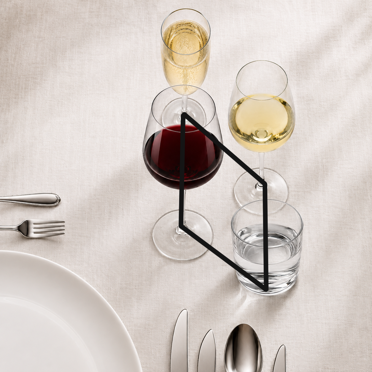 Restaurantgläser in Rautenform angeordnet